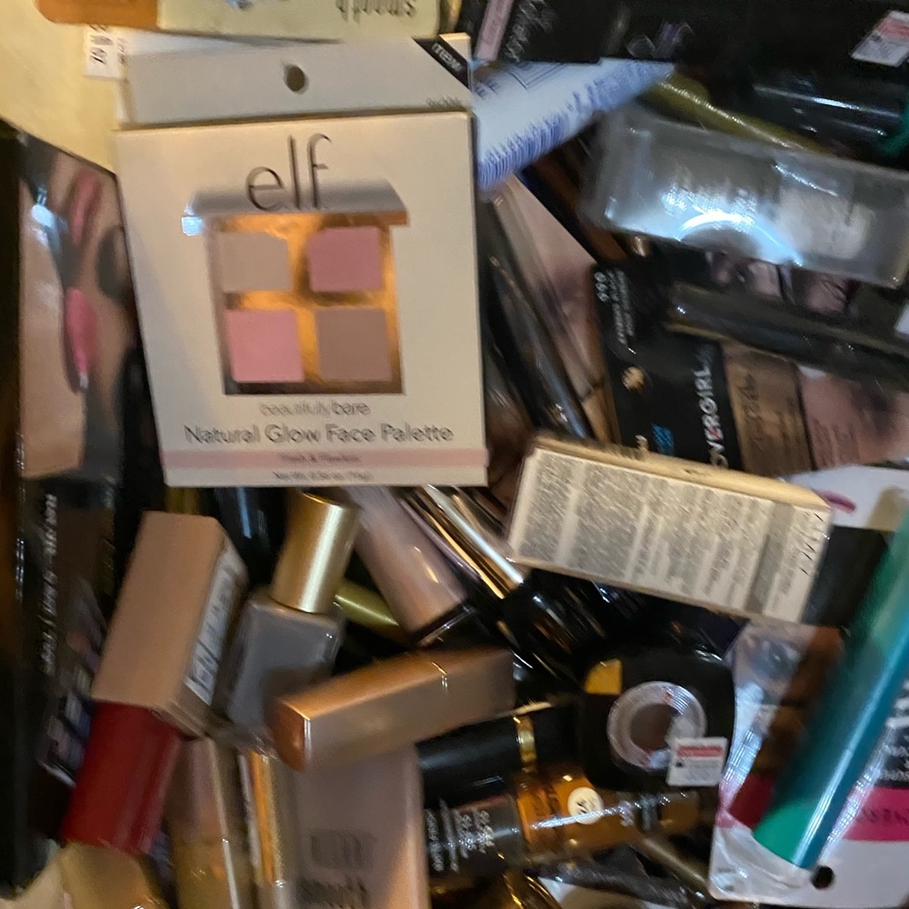 Makeup lot 20 piece READ DESCRIPTION - Picture 4 of 4